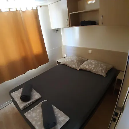 假日公园 Grand Veles Camp