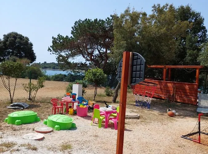 홀리데이파크 Grand Veles Camp